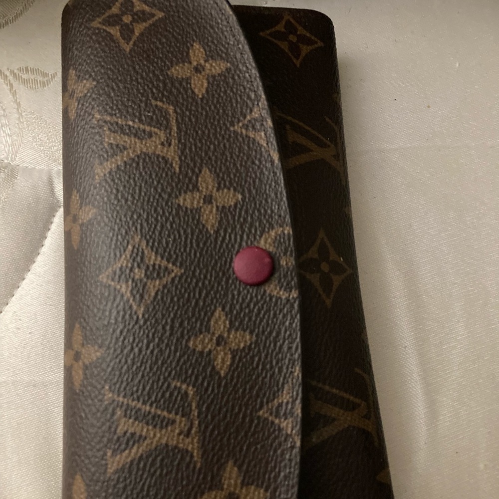 Louis Vuitton Wallet Brand new with Tags box and duster bag.
